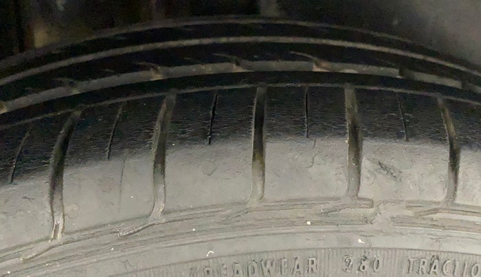 2018 Maruti Ciaz DELTA 1.5 SHVS MT PETROL, Petrol, Manual, 51,690 km, Right Rear Tyre Tread