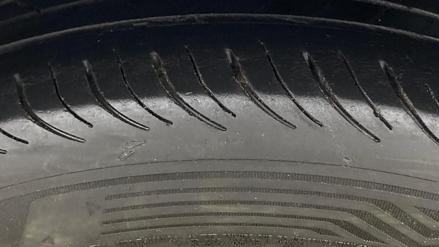 2020 Maruti Ciaz ALPHA  AT 1.5 SHVS PETROL, Petrol, Automatic, 1,09,980 km, Left Rear Tyre Tread