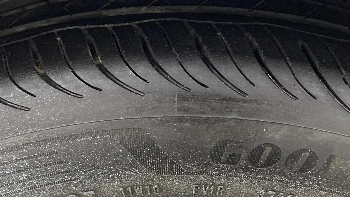2020 Maruti Ciaz ALPHA  AT 1.5 SHVS PETROL, Petrol, Automatic, 1,09,980 km, Right Rear Tyre Tread