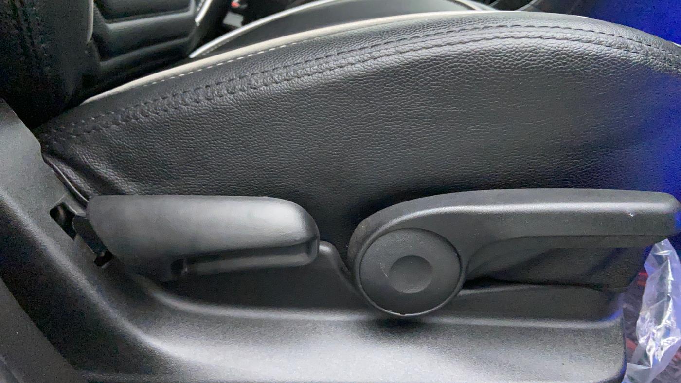 2022 Maruti BREZZA ZXI + SMART HYBRID, Petrol, Manual, 1,330 km, Driver Side Adjustment Panel