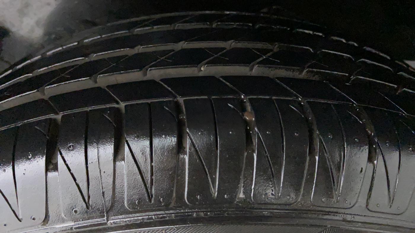 2022 Maruti BREZZA ZXI + SMART HYBRID, Petrol, Manual, 1,330 km, Left Rear Tyre Tread