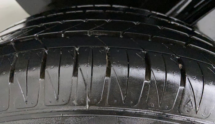 2022 Maruti BREZZA ZXI + SMART HYBRID, Petrol, Manual, 1,330 km, Right Rear Tyre Tread