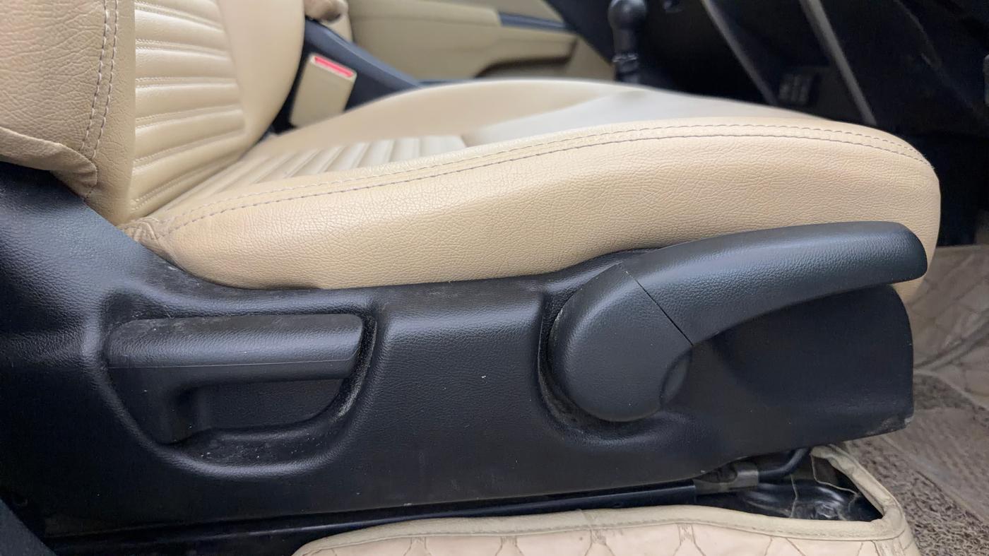 2022 Honda City 1.5L I-VTEC V MT 5TH GEN, Petrol, Manual, 46,225 km, Driver Side Adjustment Panel