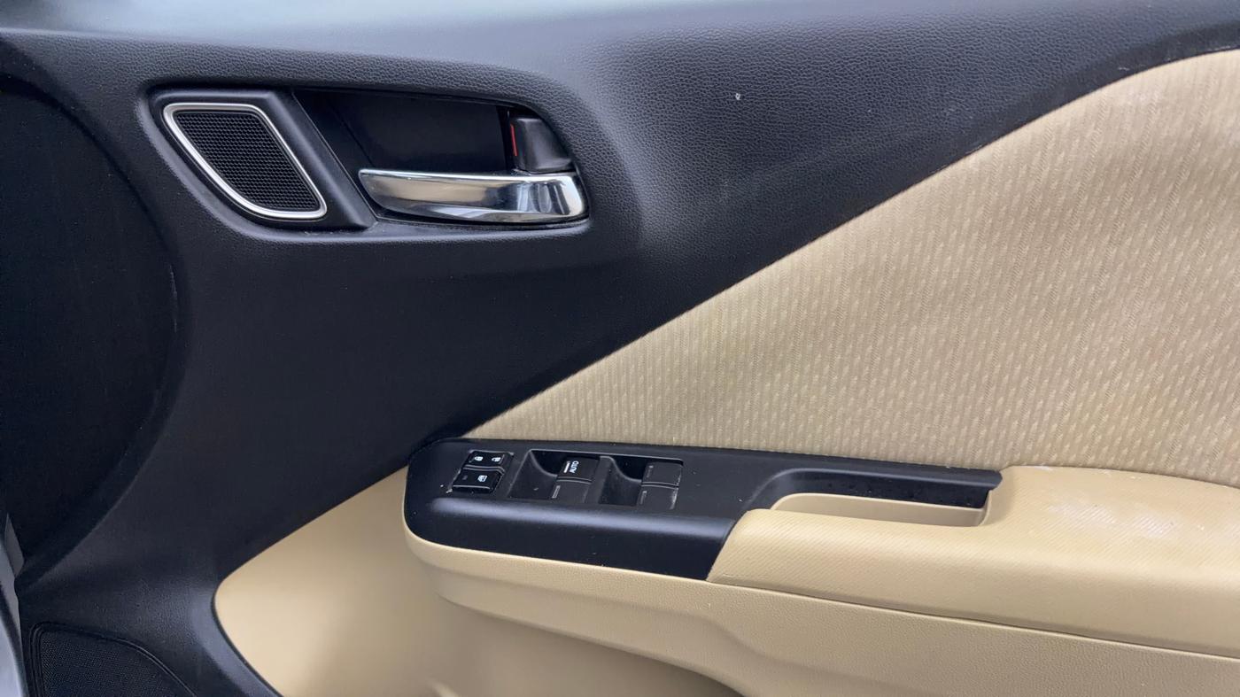 2022 Honda City 1.5L I-VTEC V MT 5TH GEN, Petrol, Manual, 46,225 km, Driver Side Door Panels Control