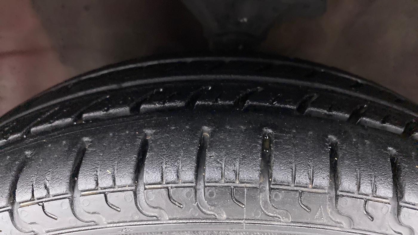 2010 Hyundai Santro Xing GL, Petrol, Manual, 82,095 km, Left Front Tyre Tread