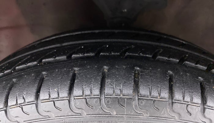 2010 Hyundai Santro Xing GL, Petrol, Manual, 82,095 km, Left Front Tyre Tread