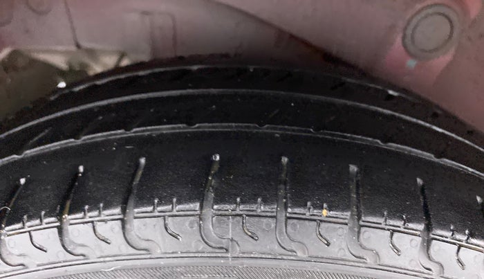 2010 Hyundai Santro Xing GL, Petrol, Manual, 82,095 km, Right Rear Tyre Tread