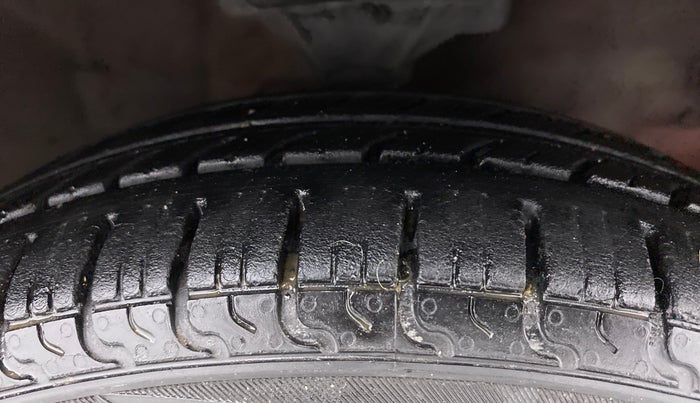 2010 Hyundai Santro Xing GL, Petrol, Manual, 82,095 km, Right Front Tyre Tread