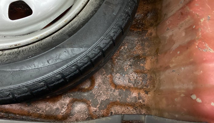 2010 Hyundai Santro Xing GL, Petrol, Manual, 82,095 km, Boot floor - Slight discoloration