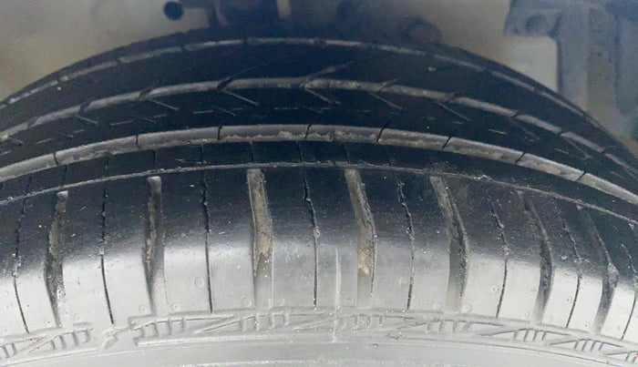 2015 Maruti Swift Dzire ZDI, Diesel, Manual, 14,113 km, Right Front Tyre Tread