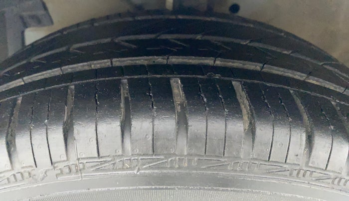 2015 Maruti Swift Dzire ZDI, Diesel, Manual, 14,113 km, Left Front Tyre Tread