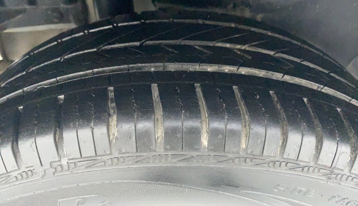 2015 Maruti Swift Dzire ZDI, Diesel, Manual, 14,113 km, Right Rear Tyre Tread