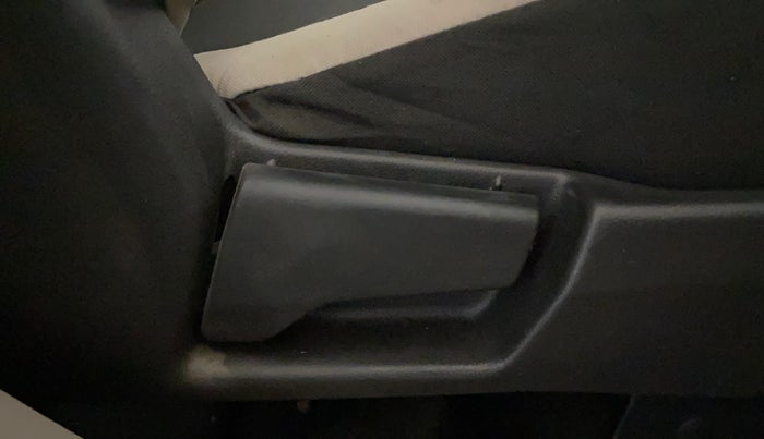 2019 Renault TRIBER RXL MT, Petrol, Manual, 23,620 km, Driver Side Adjustment Panel