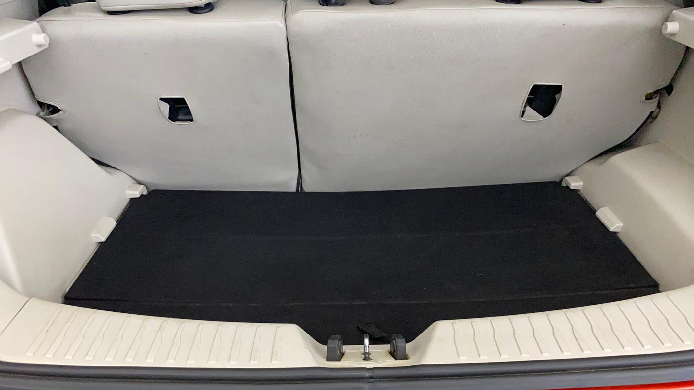 2019 Mahindra XUV300 W6 1.2 PETROL, Petrol, Manual, 86,895 km, Boot Inside