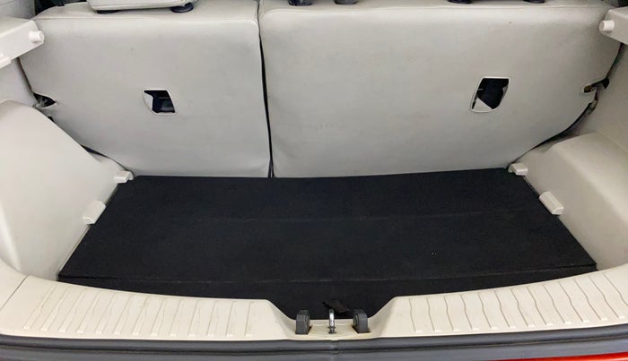 2019 Mahindra XUV300 W6 1.2 PETROL, Petrol, Manual, 86,895 km, Boot Inside