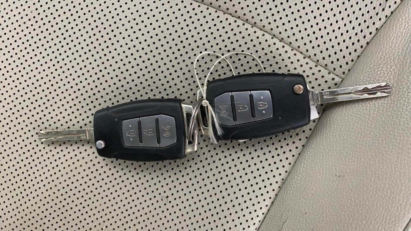2019 Mahindra XUV300 W6 1.2 PETROL, Petrol, Manual, 86,895 km, Key Close Up