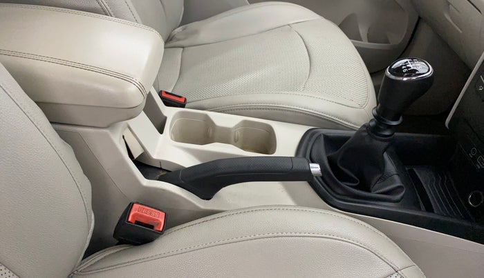 2019 Mahindra XUV300 W6 1.2 PETROL, Petrol, Manual, 86,895 km, Gear Lever