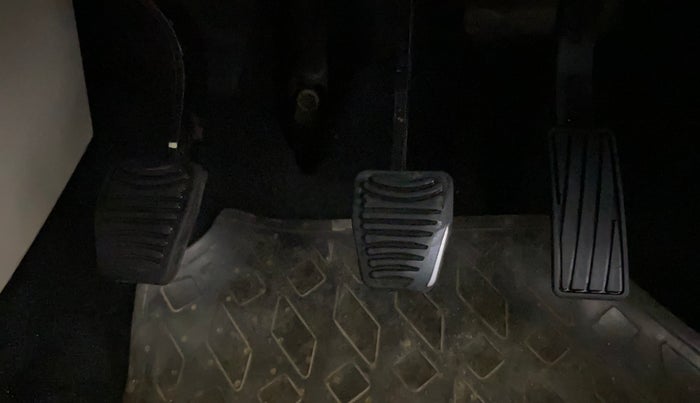 2019 Mahindra XUV300 W6 1.2 PETROL, Petrol, Manual, 86,895 km, Pedals