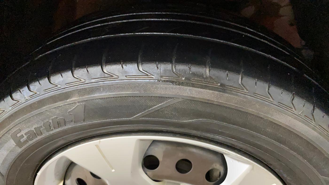2019 Mahindra XUV300 W6 1.2 PETROL, Petrol, Manual, 86,895 km, Right Front Tyre Tread
