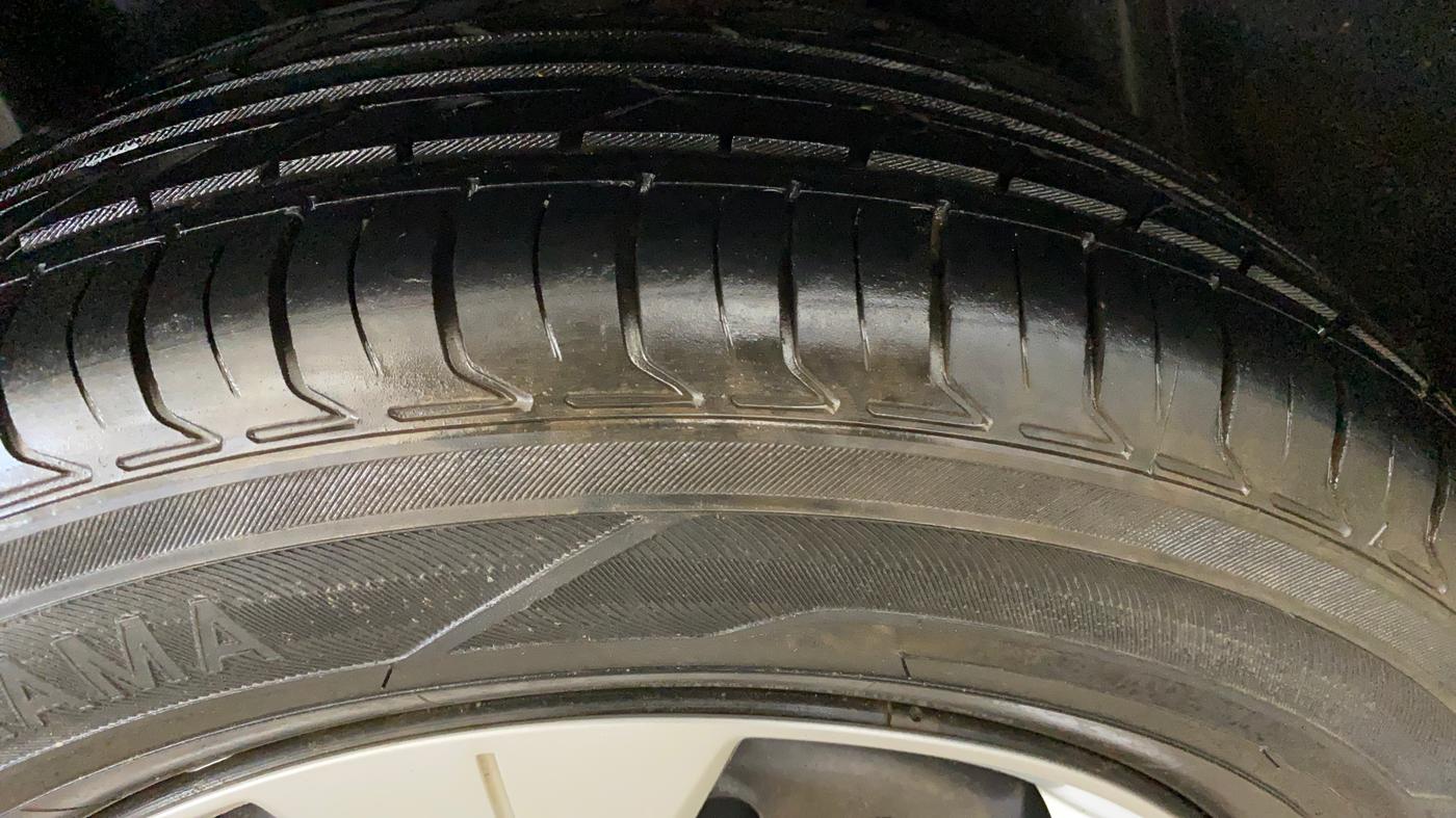 2019 Mahindra XUV300 W6 1.2 PETROL, Petrol, Manual, 86,895 km, Right Rear Tyre Tread