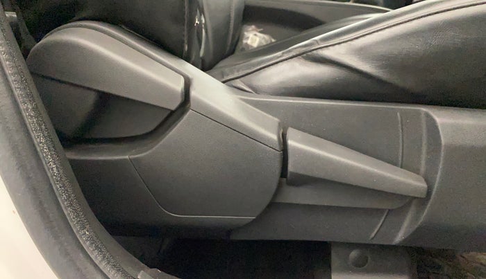 2021 Renault Kiger RXT (O) MT, Petrol, Manual, 35,145 km, Driver Side Adjustment Panel