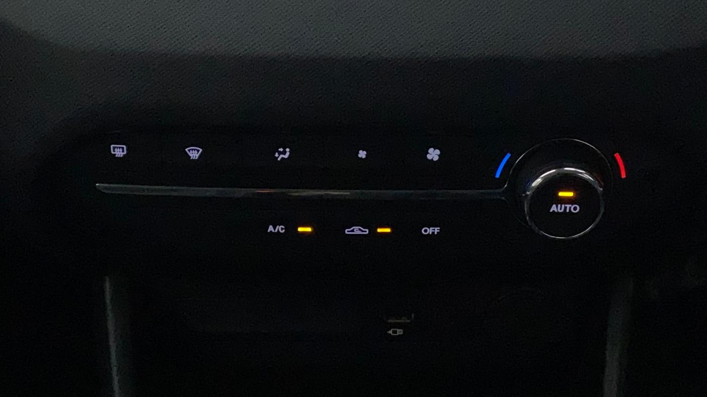 2021 Tata PUNCH CREATIVE AMT 1.2 RTN DUAL TONE, Petrol, Automatic, 17,850 km, Automatic Climate Control