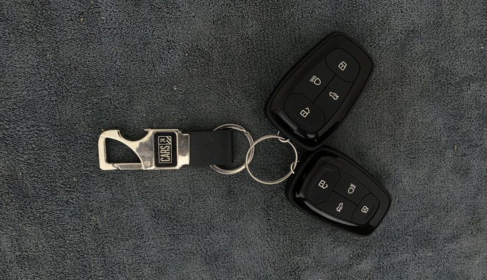 2021 Tata PUNCH CREATIVE AMT 1.2 RTN DUAL TONE, Petrol, Automatic, 17,850 km, Key Close Up