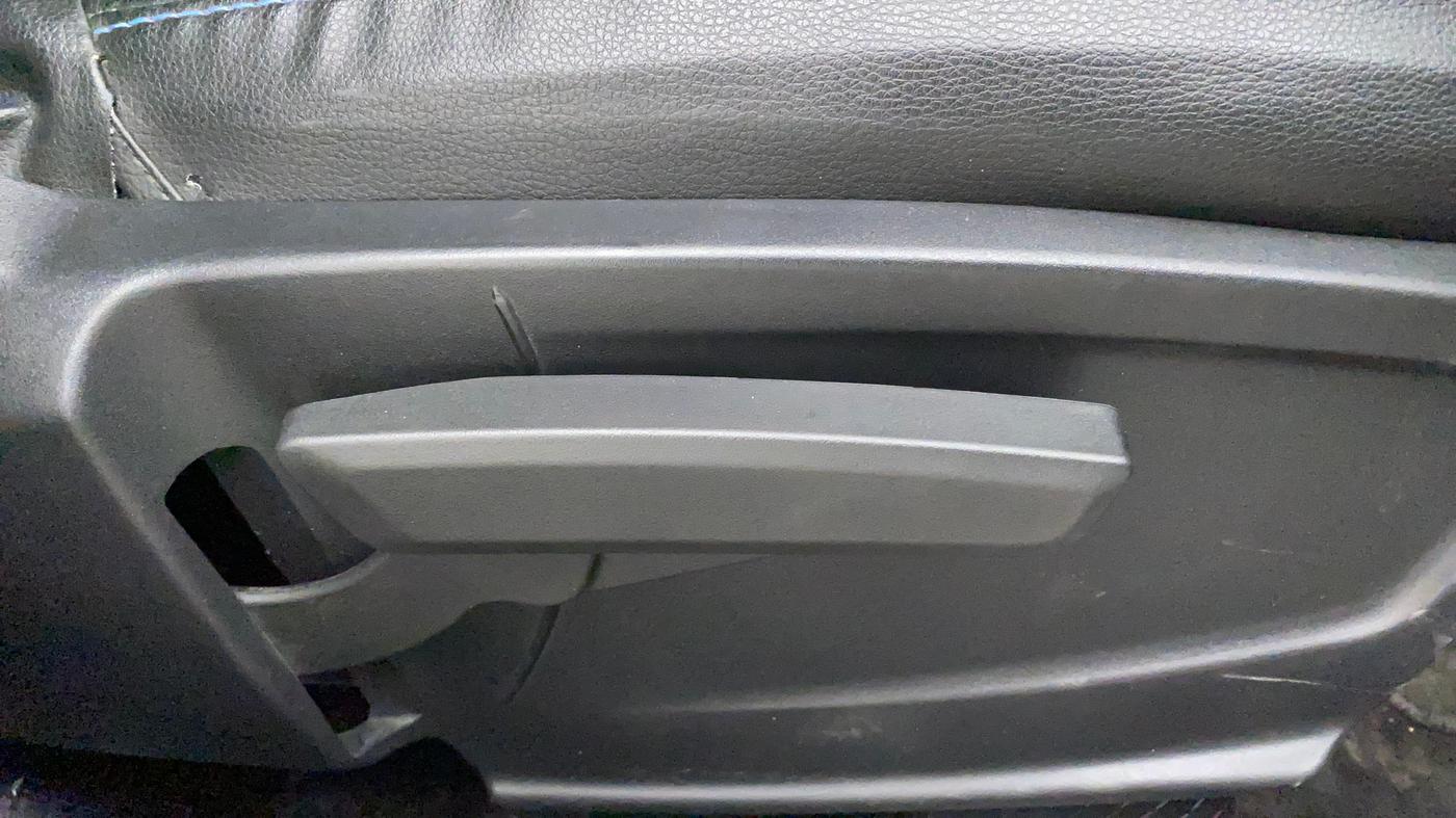 2021 Tata PUNCH CREATIVE AMT 1.2 RTN DUAL TONE, Petrol, Automatic, 17,850 km, Driver Side Adjustment Panel