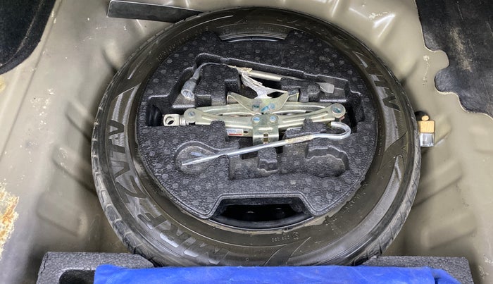 2015 Maruti Ciaz ZXI, Petrol, Manual, 94,892 km, Spare Tyre