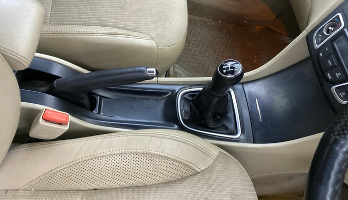 2015 Maruti Ciaz ZXI, Petrol, Manual, 94,892 km, Gear Lever