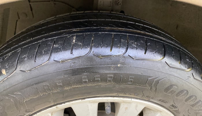 2015 Maruti Ciaz ZXI, Petrol, Manual, 94,892 km, Left Front Tyre Tread