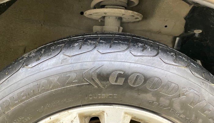 2015 Maruti Ciaz ZXI, Petrol, Manual, 94,892 km, Right Front Tyre Tread