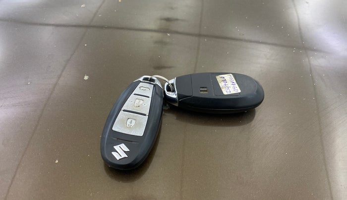 2015 Maruti Ciaz ZXI, Petrol, Manual, 94,892 km, Key Close Up