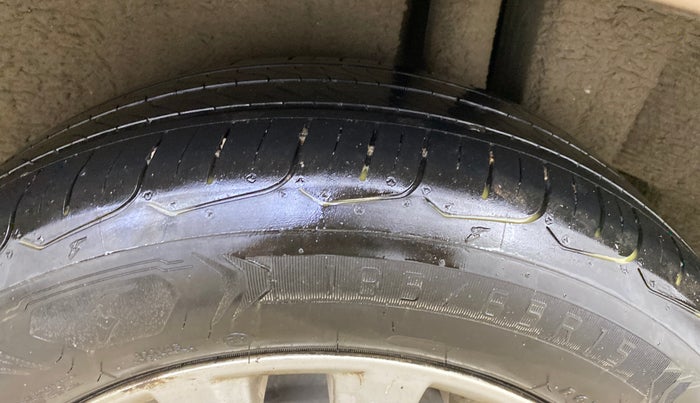 2015 Maruti Ciaz ZXI, Petrol, Manual, 94,892 km, Left Rear Tyre Tread