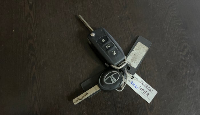 2023 Tata NEXON XM PETROL, Petrol, Manual, 9,707 km, Key Close Up