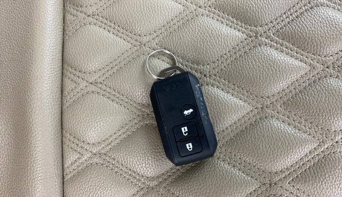 2017 Maruti Dzire ZXI PLUS, Petrol, Manual, 75,698 km, Key Close Up