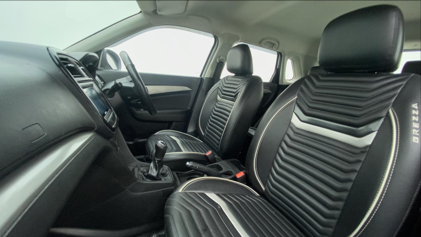 2018 Maruti Vitara Brezza ZDI, Diesel, Manual, 43,750 km, Right Side Front Door Cabin