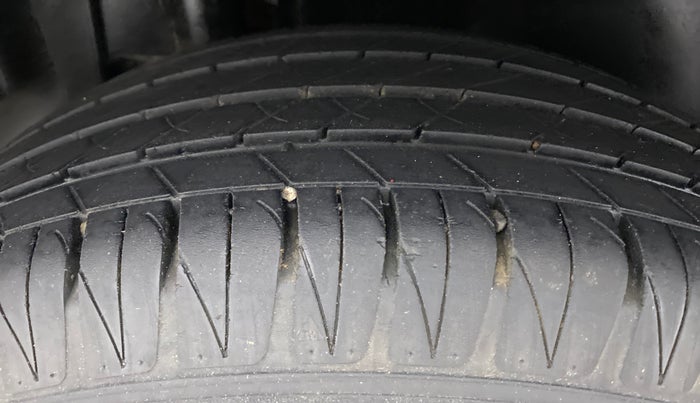 2018 Maruti Vitara Brezza ZDI, Diesel, Manual, 43,750 km, Right Rear Tyre Tread