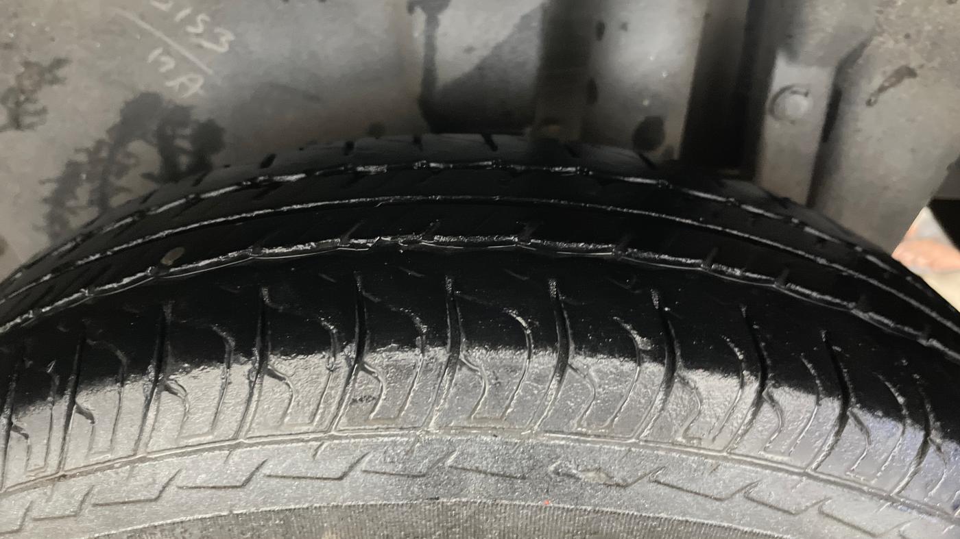 2015 Maruti Swift VXI, Petrol, Manual, 33,517 km, Left Rear Tyre Tread