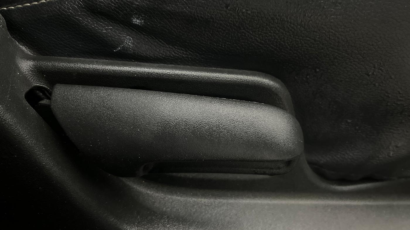 2015 Maruti Swift VXI, Petrol, Manual, 33,517 km, Driver Side Adjustment Panel