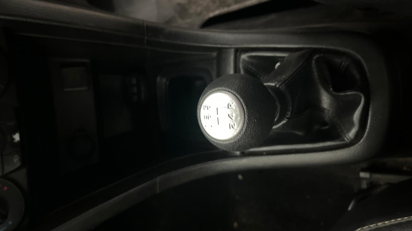 2015 Maruti Swift VXI, Petrol, Manual, 33,517 km, Gear Lever