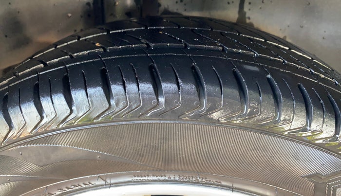 2019 Maruti Ciaz ZETA 1.5 SHVS MT PETROL, Petrol, Manual, 1,12,843 km, Right Rear Tyre Tread