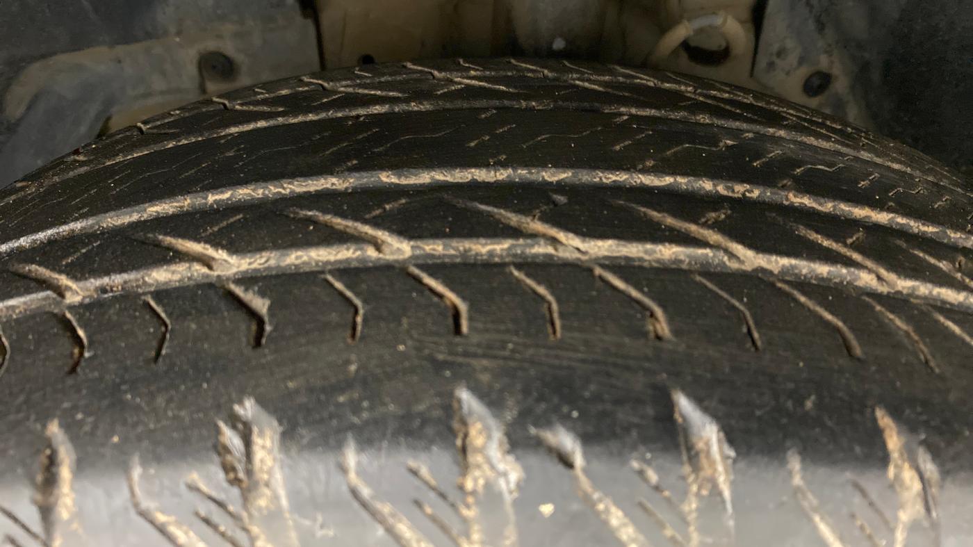 2018 Mahindra XUV500 W11 (O) AT, Diesel, Automatic, 43,514 km, Left Front Tyre Tread