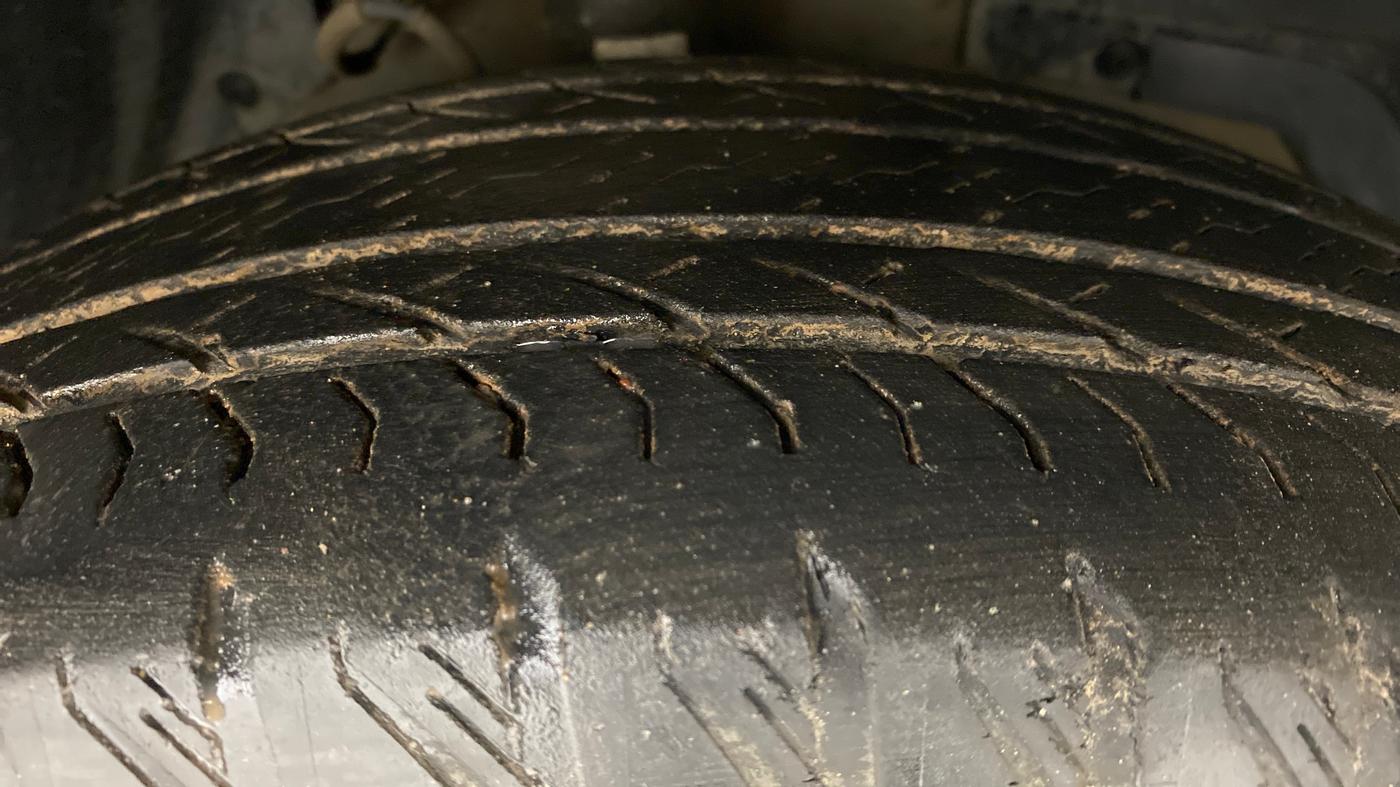 2018 Mahindra XUV500 W11 (O) AT, Diesel, Automatic, 43,514 km, Right Front Tyre Tread