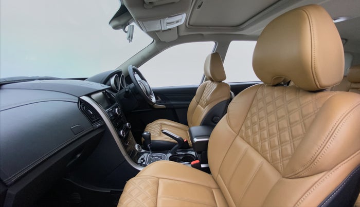 2018 Mahindra XUV500 W11 (O) AT, Diesel, Automatic, 43,514 km, Right Side Front Door Cabin