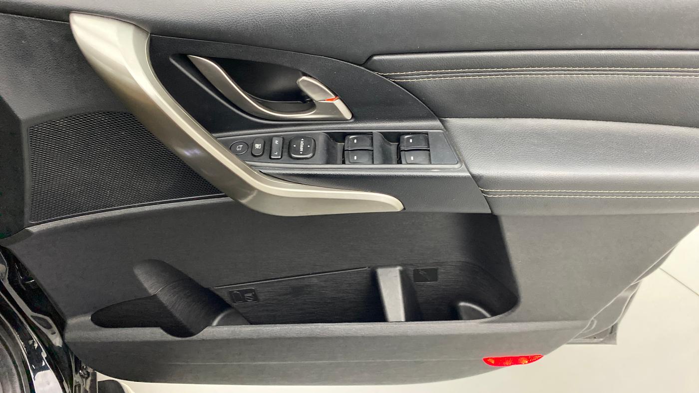 2018 Mahindra XUV500 W11 (O) AT, Diesel, Automatic, 43,514 km, Driver Side Door Panels Control