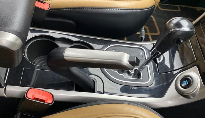 2018 Mahindra XUV500 W11 (O) AT, Diesel, Automatic, 43,514 km, Gear Lever