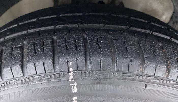 2011 Ford Figo 1.4 TITANIUM DURATORQ, Diesel, Manual, 1,63,953 km, Right Front Tyre Tread