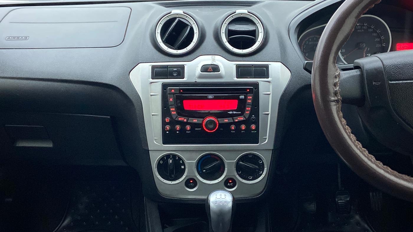 2011 Ford Figo 1.4 TITANIUM DURATORQ, Diesel, Manual, 1,63,953 km, Air Conditioner