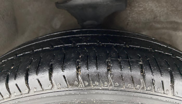 2010 Hyundai Santro Xing GLS, Petrol, Manual, 95,627 km, Right Front Tyre Tread
